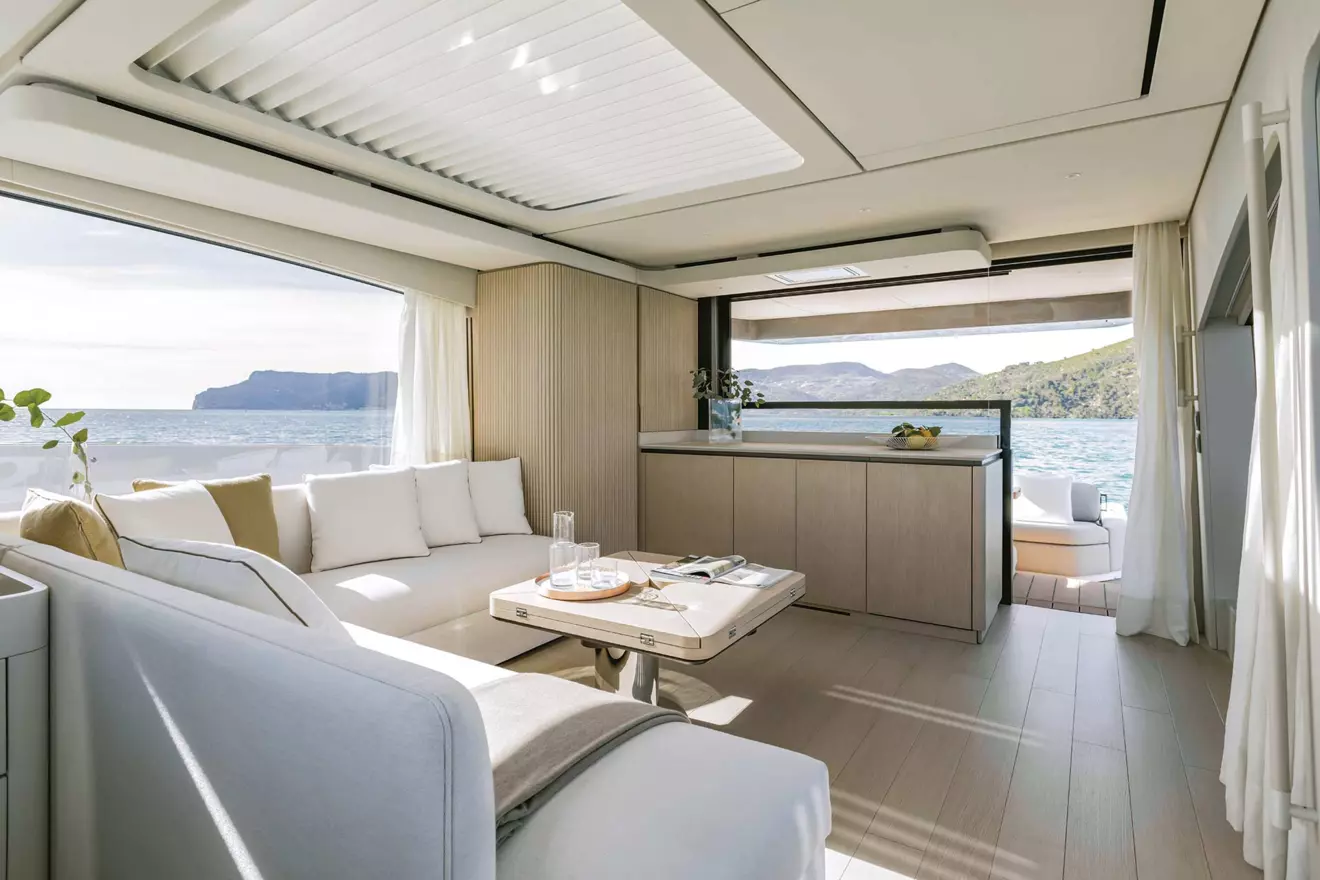seadeck-6-interior-01.jpg