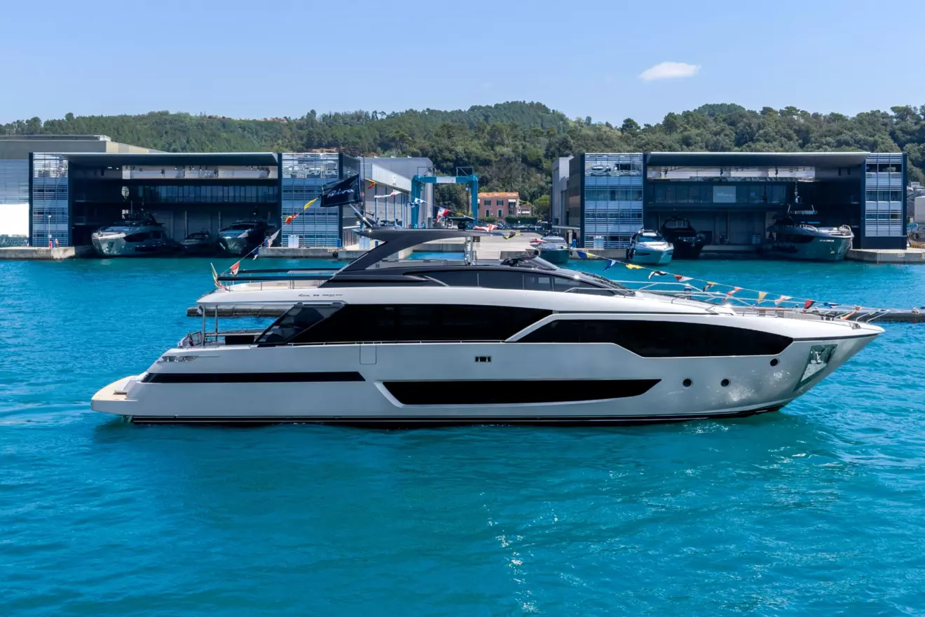 Riva-96-Argo-Super-side view.jpg