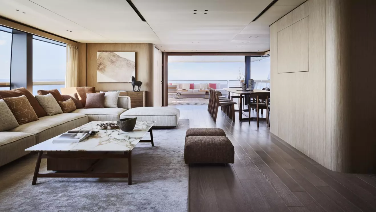 Sanlorenzo SD132-main deck salon.jpg