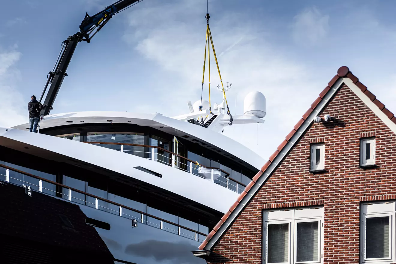 feadship-one-launched-01.jpg