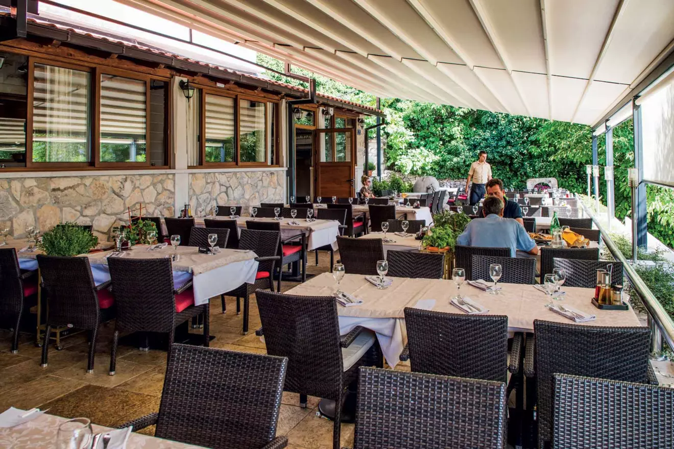 exterior-tavern-kopacina-00.jpg