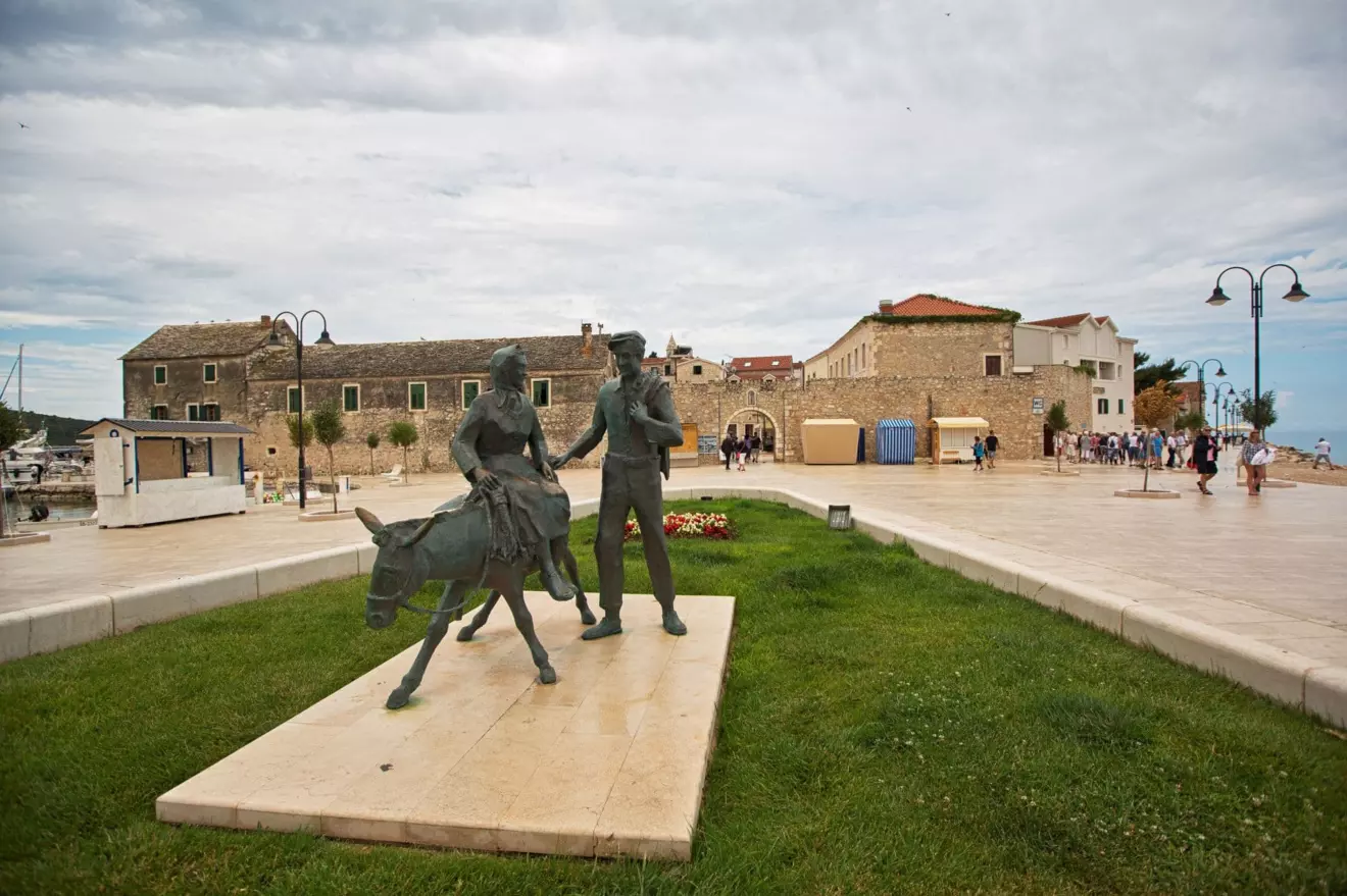 primosten donkey statue
