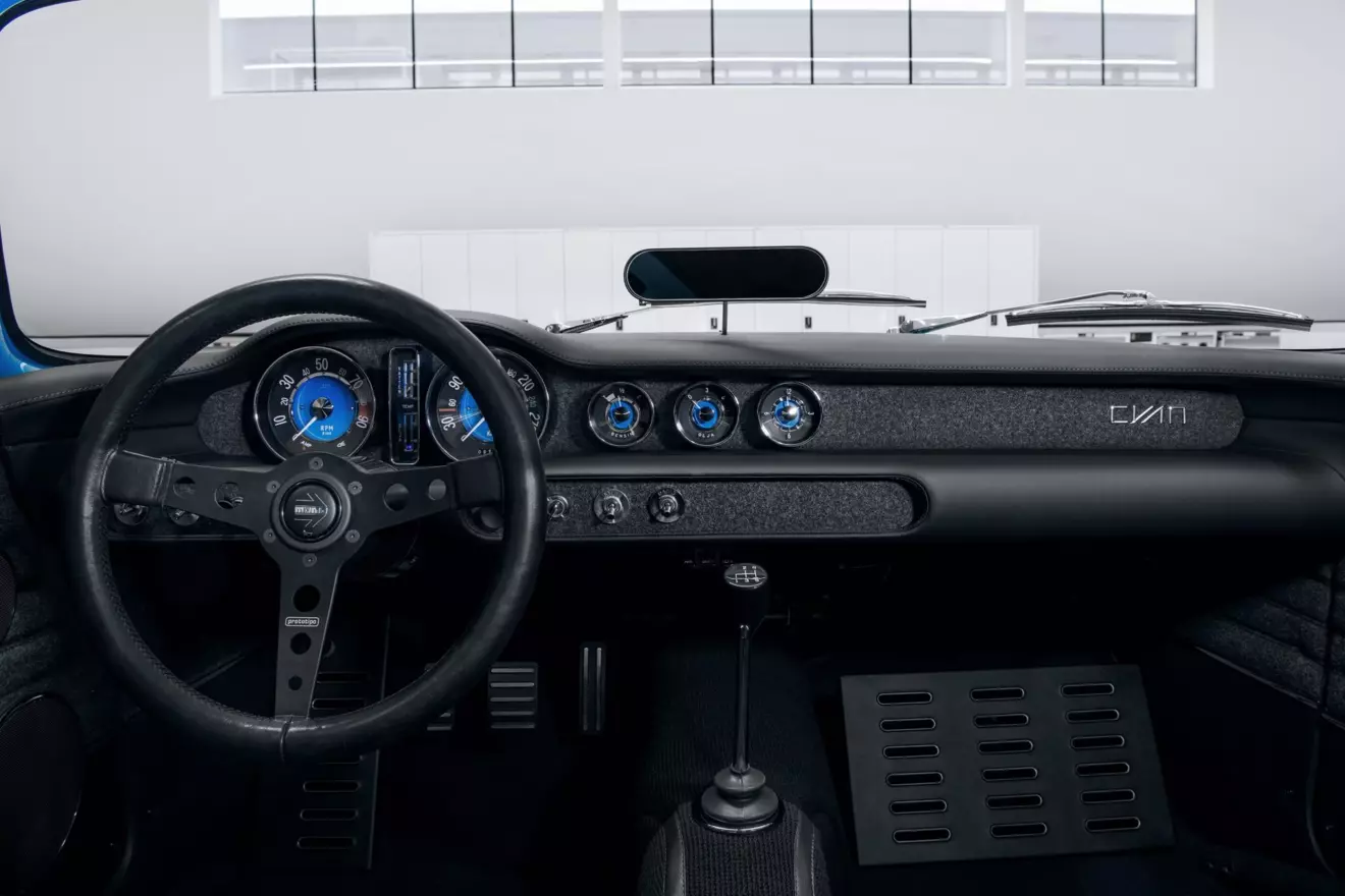 P1800 Cyan interior