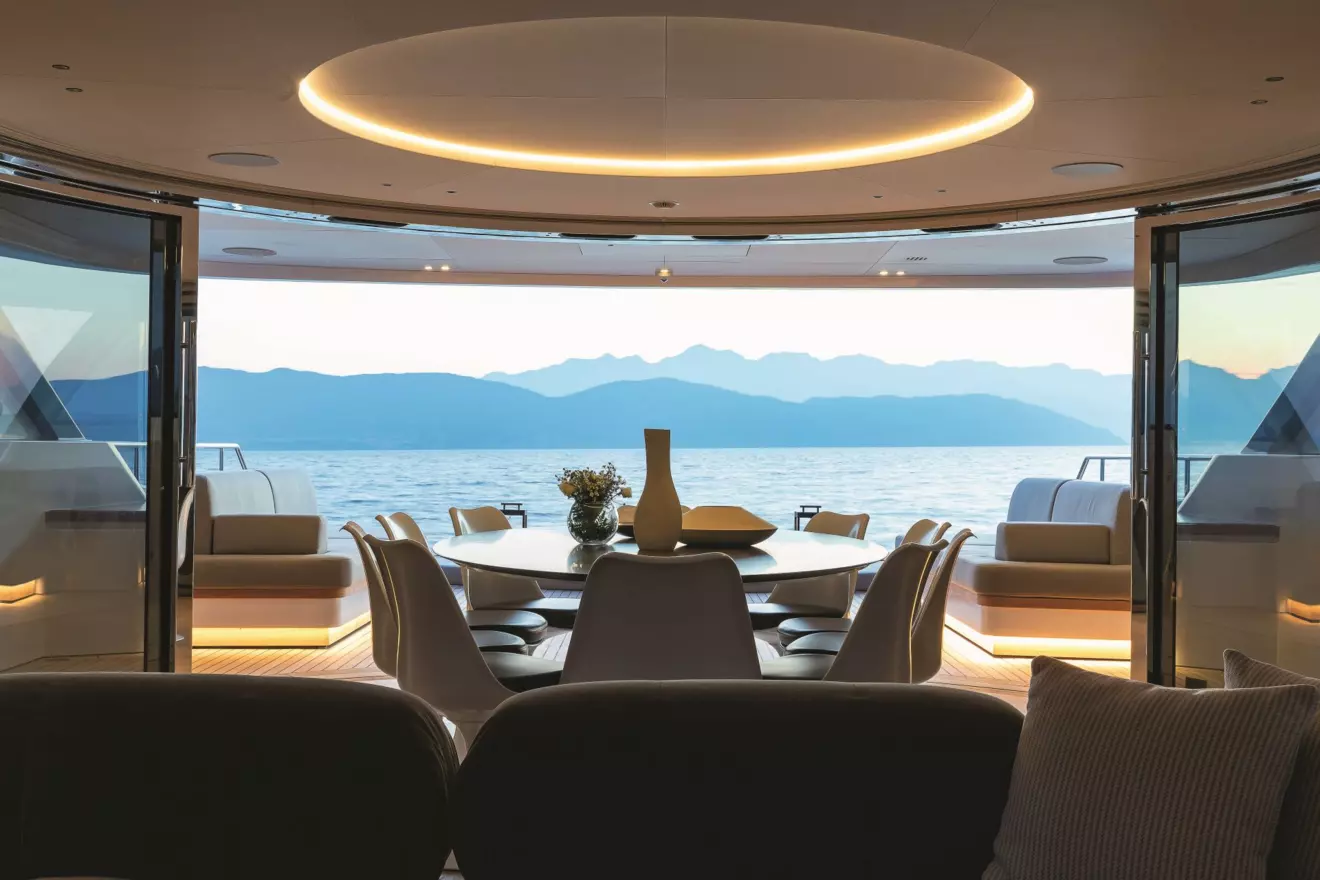 Benetti_Oasis-34M-5.jpg