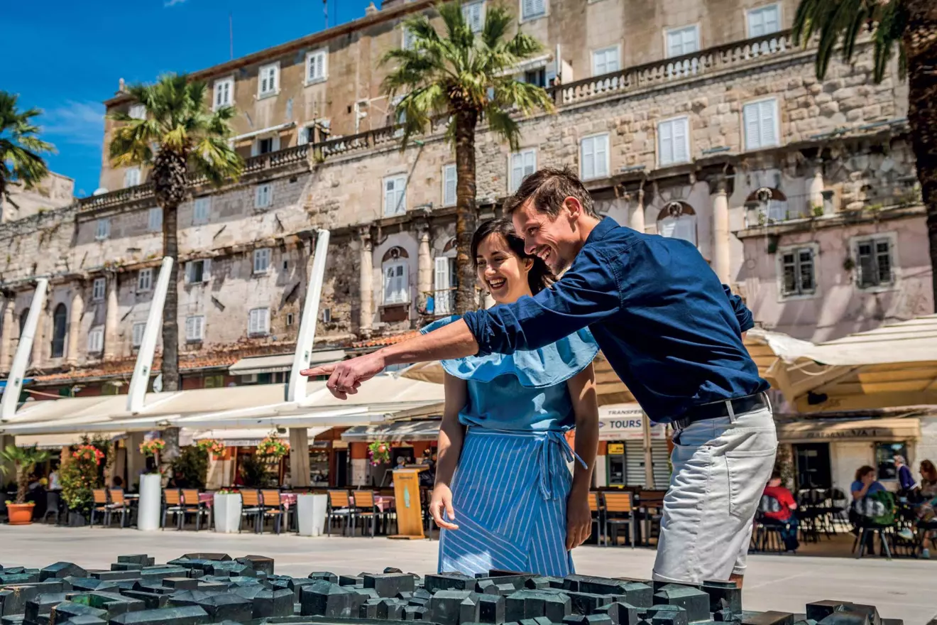 split-riva-Diocletian-palace-00.jpg