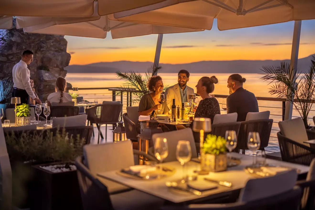 7Seas_Restaurant-and-Bar_Njivice.jpg