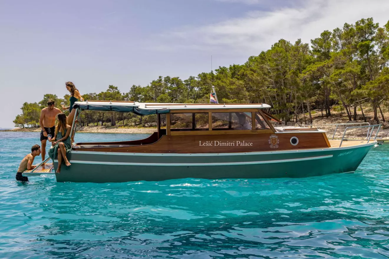 LD palace wooden boat kata