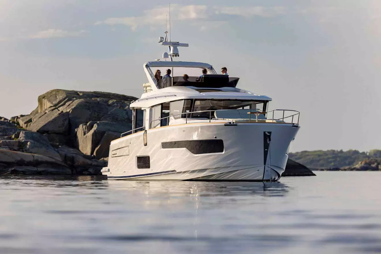 nimbus-495-flybridge-01.jpg