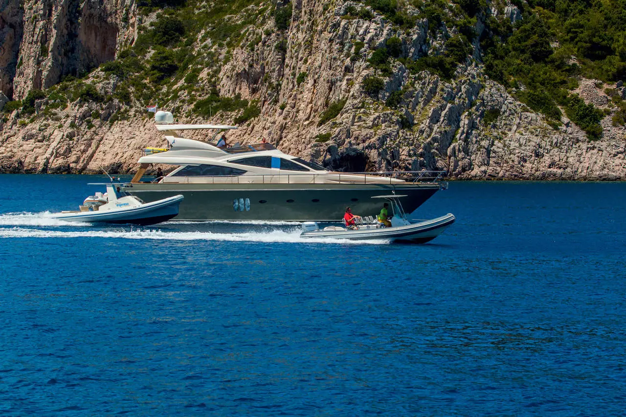 cruising along Brač And šolta cost