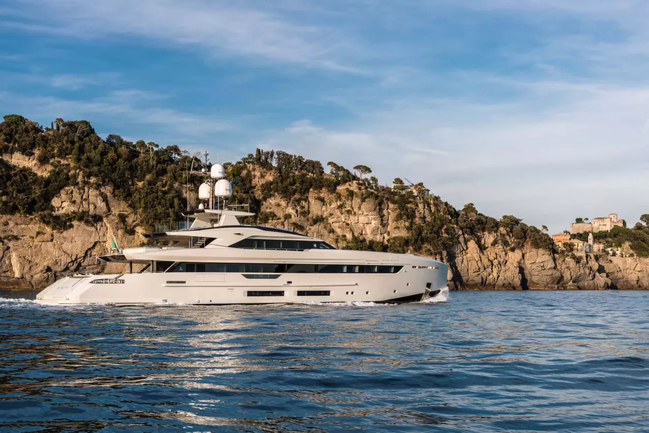 superyacht-tankoa-kinda-6.jpg