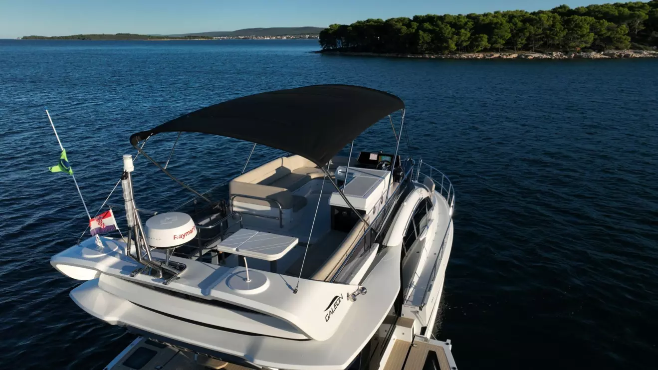 Panoramic view of the Galeon 480 Fly upper deck