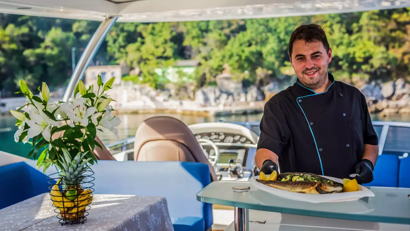 luxuy yacht-chef with meals.webp