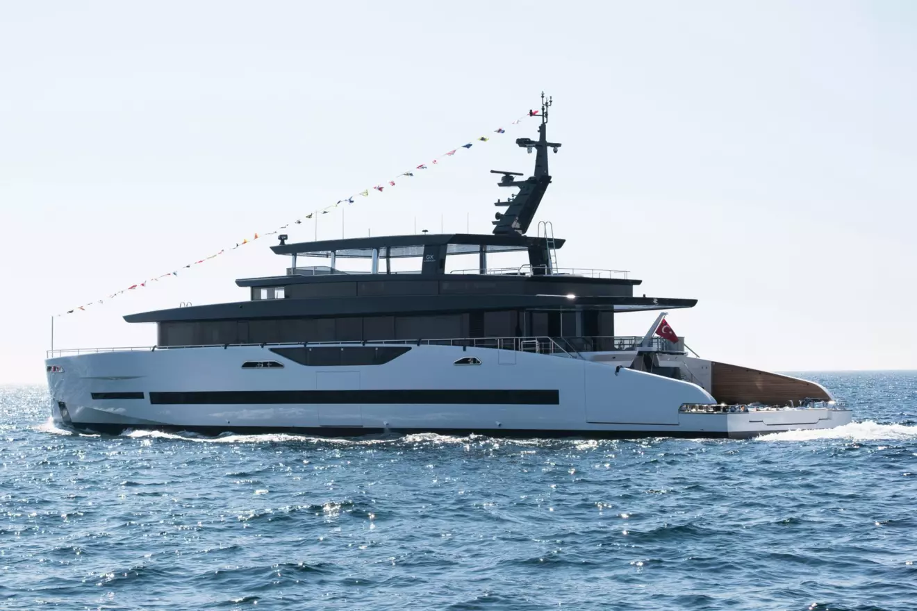 GX42_GX Superyachts - side view.jpg