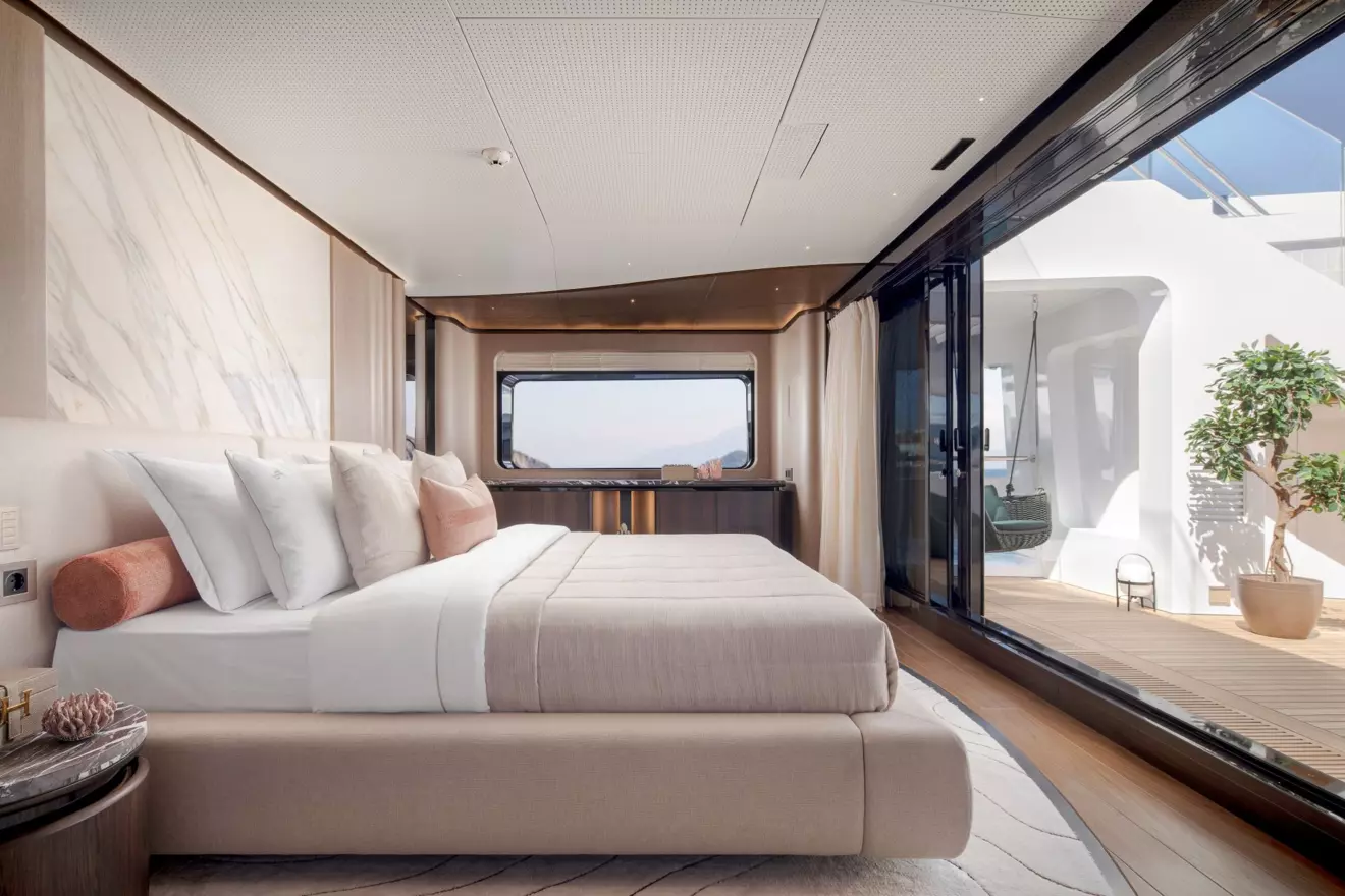 Sirena 42M - owner cabin.jpg