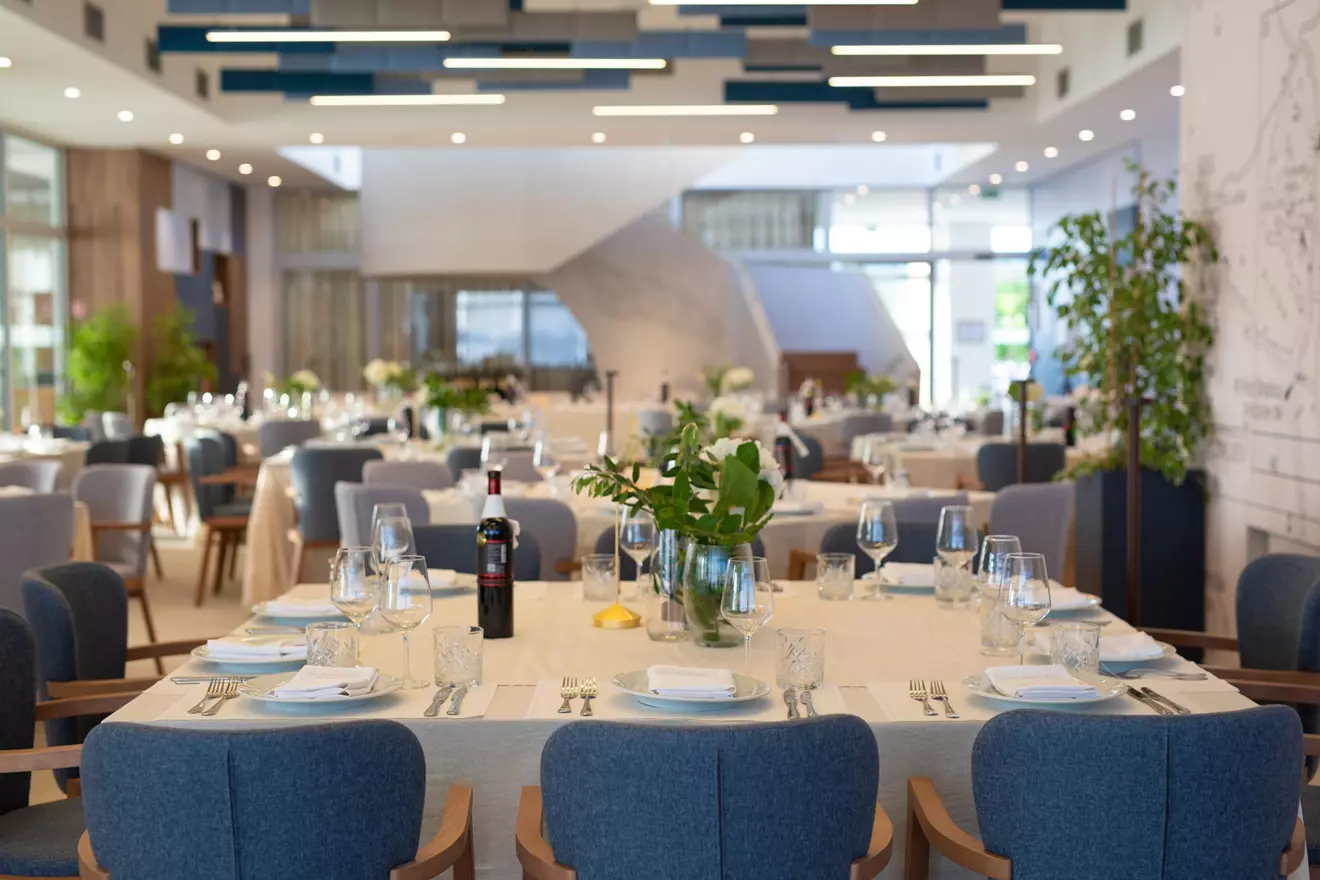 hall restaurant marina