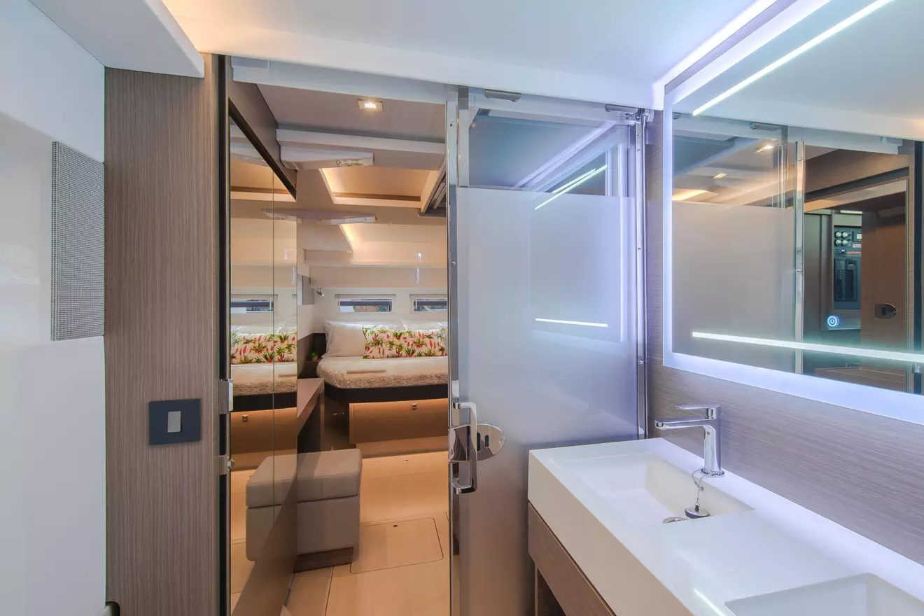 Leopard 46 Powercat layout