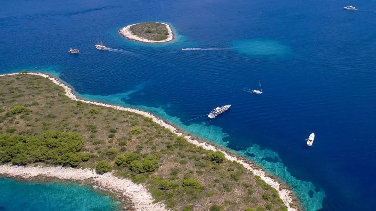 Mlini beach, Pakleni Islands