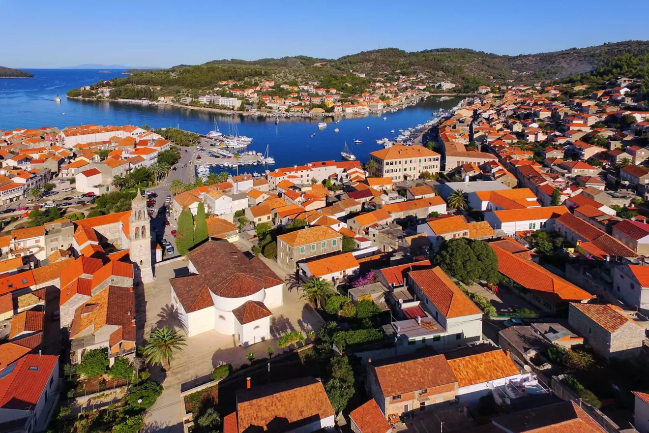 Vela-Luka-waterfront-town-center-boris-kacan-00.jpg