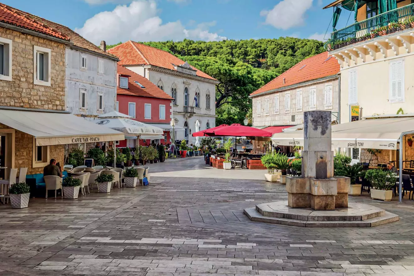 restaurants and coffe shops