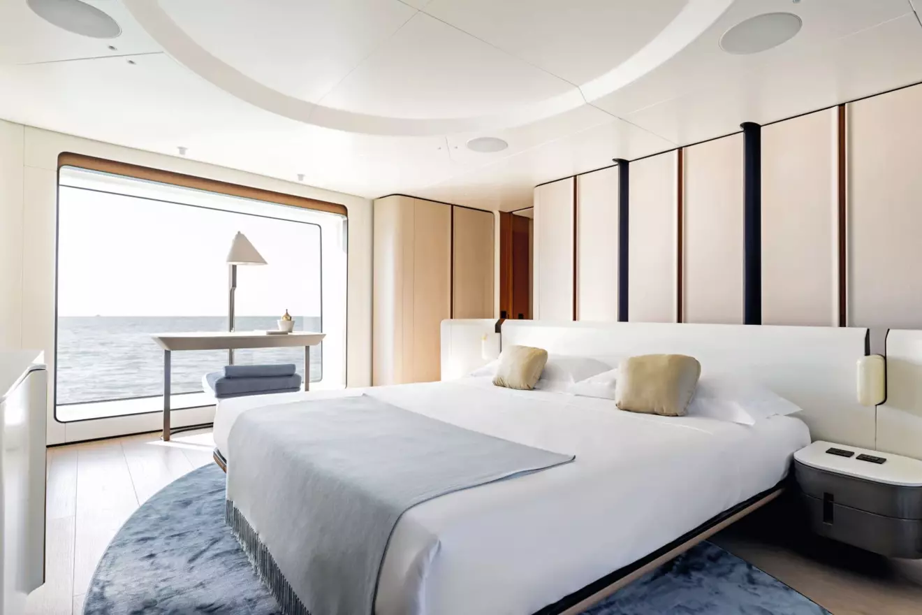Azimut Grande 36M interior owners room 
