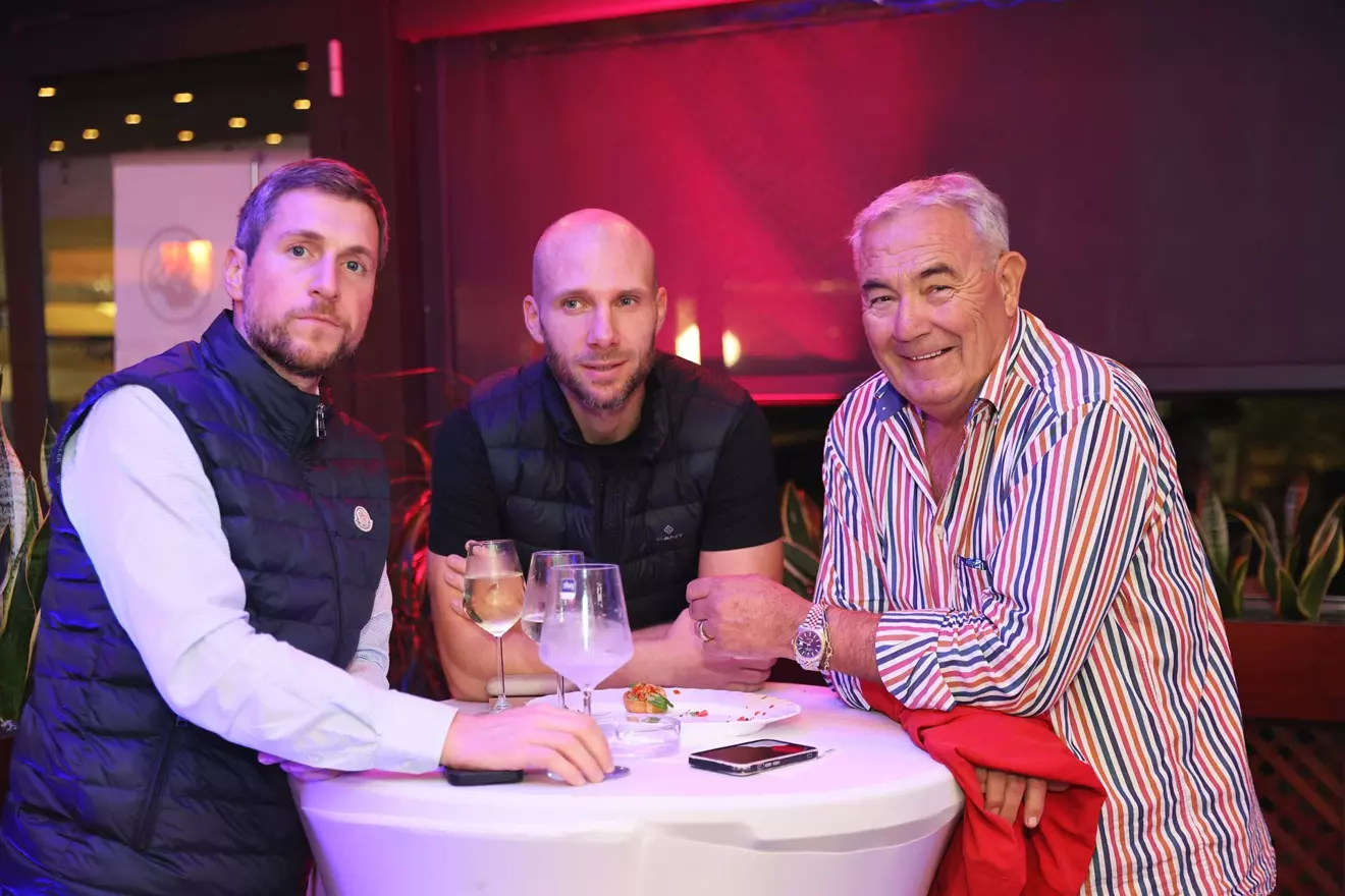 20-aftershowparty-guests.jpg