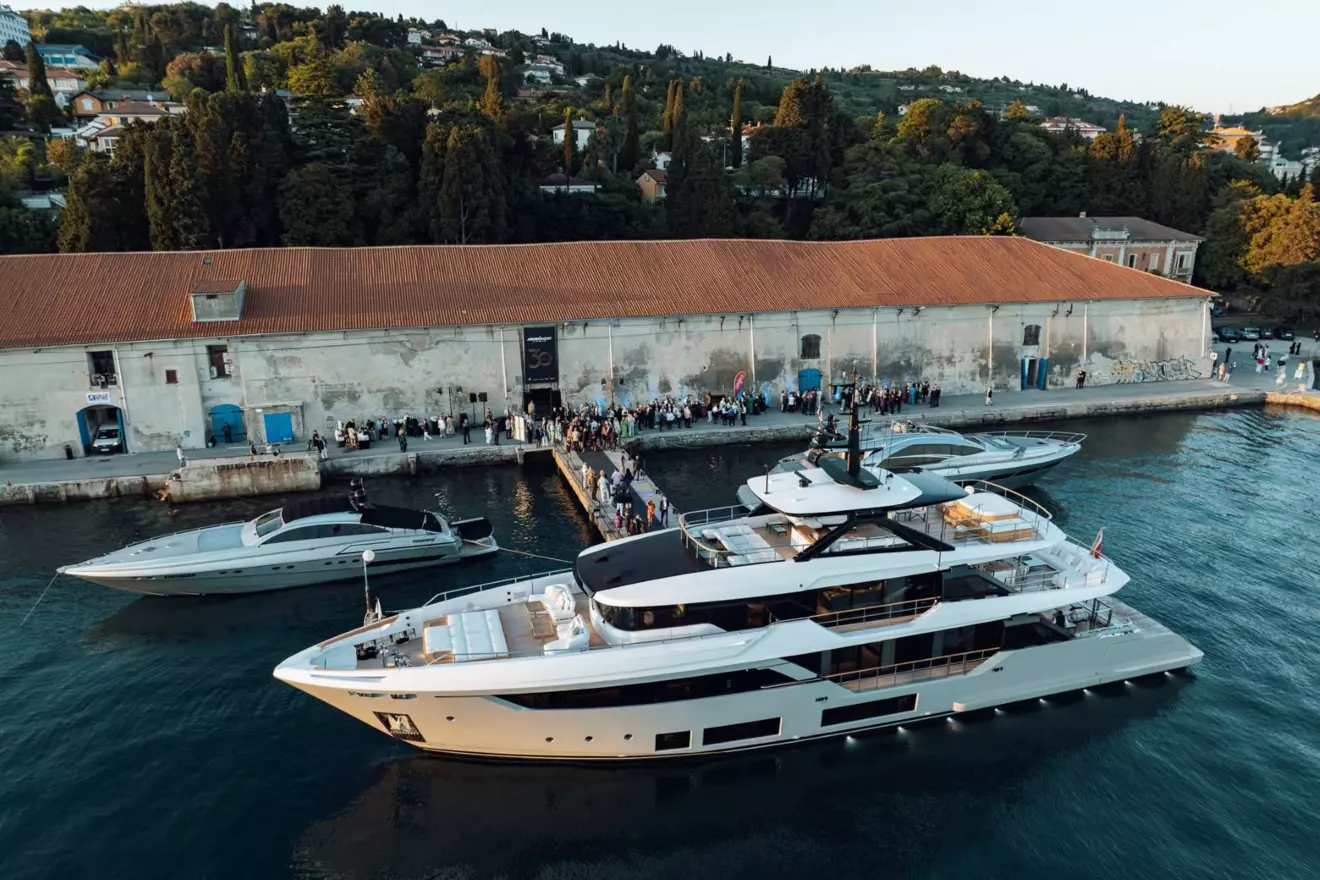 MennYacht event with luxury Custom Line yacht