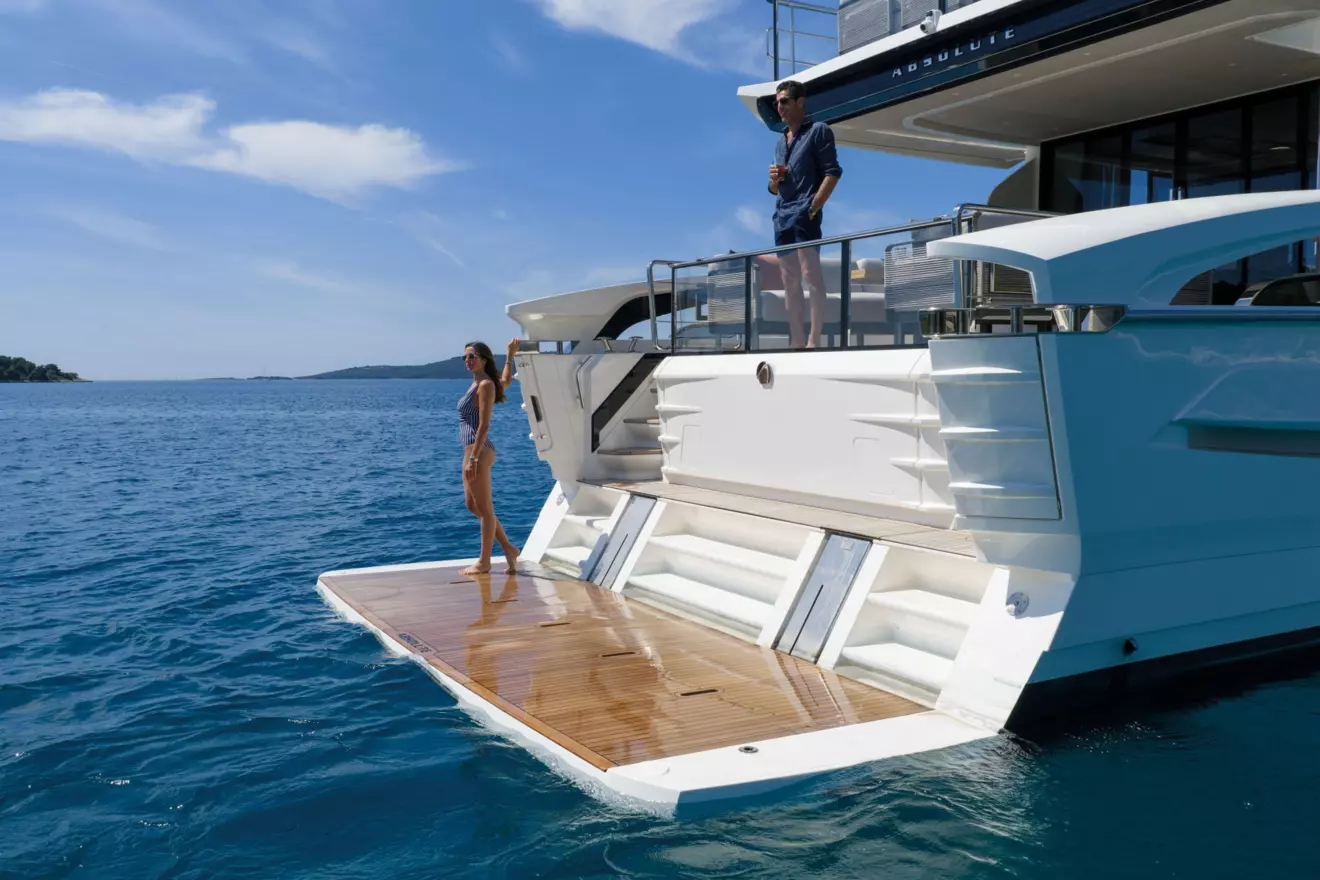 Absolute 70 Fly hydraulic swimming platform