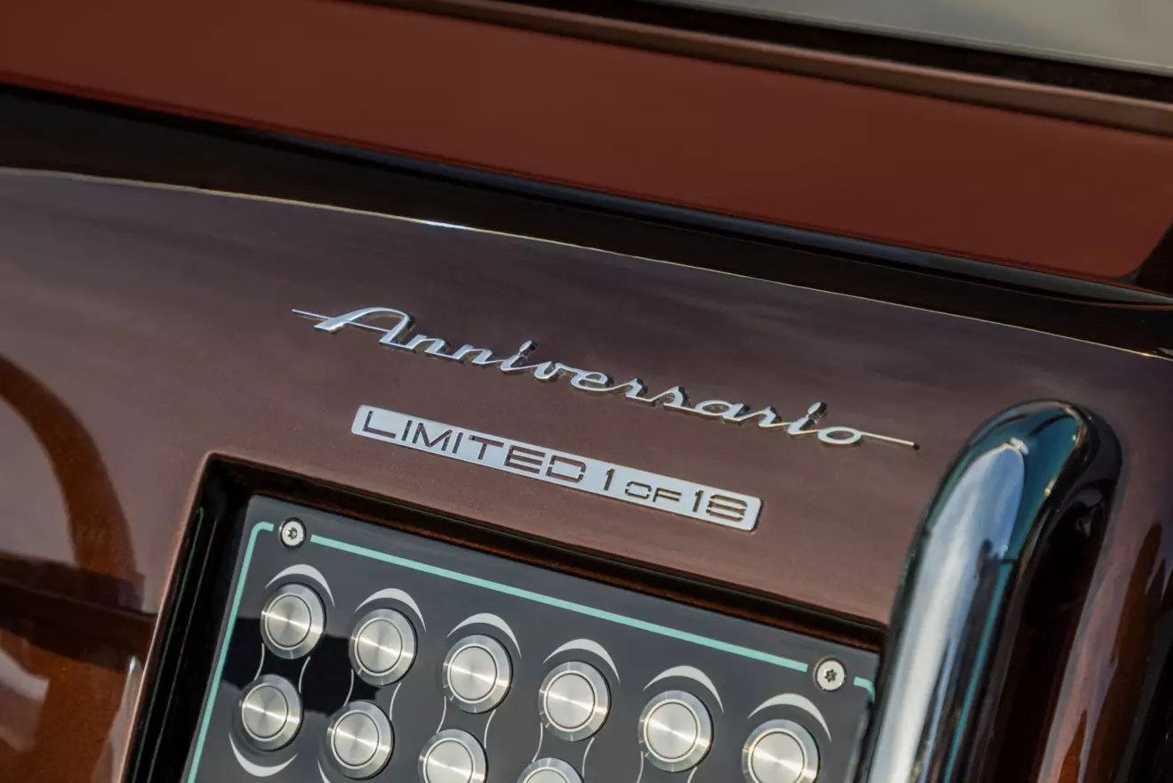 YACHT-RIVA-ANNIVERSARIO-1.jpg