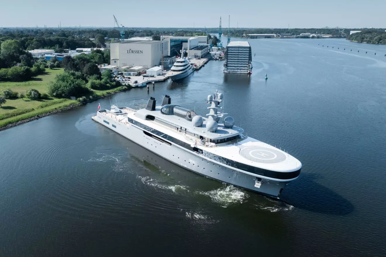 L&uuml;rssen Nausicaa - aerial side view.jpg