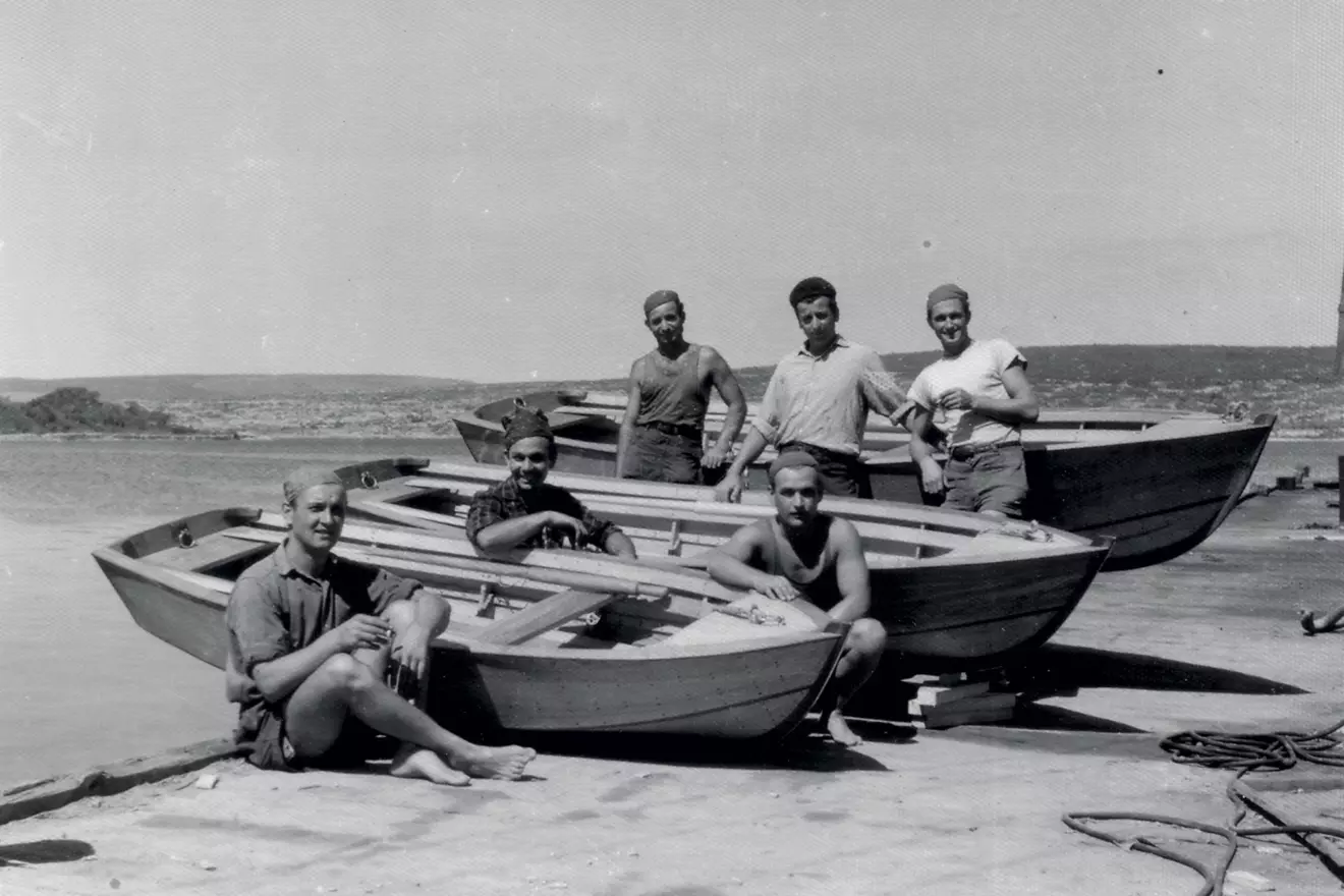 workers at shipyard punat