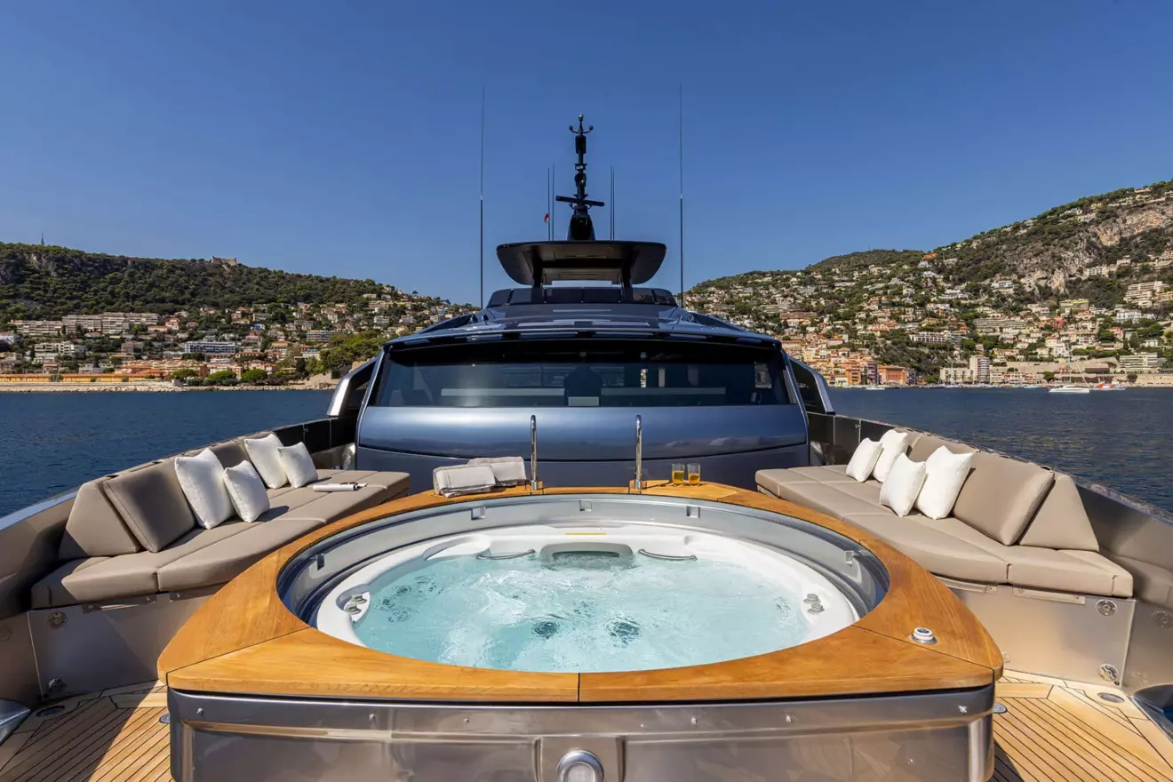 PERSHING-GTX116-yacht-7.jpg
