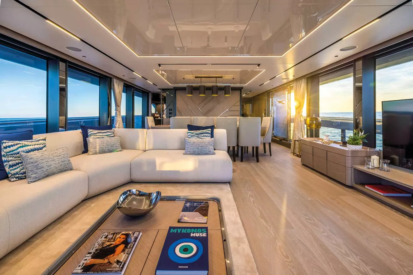 sunseeker-100-Yacht-salon-00.jpg
