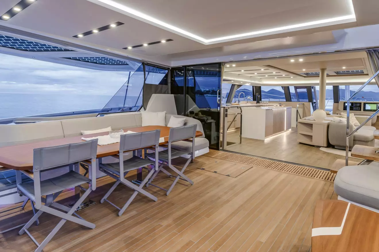 Fountaine_Pajot_-Thira__80_kokpit.jpg