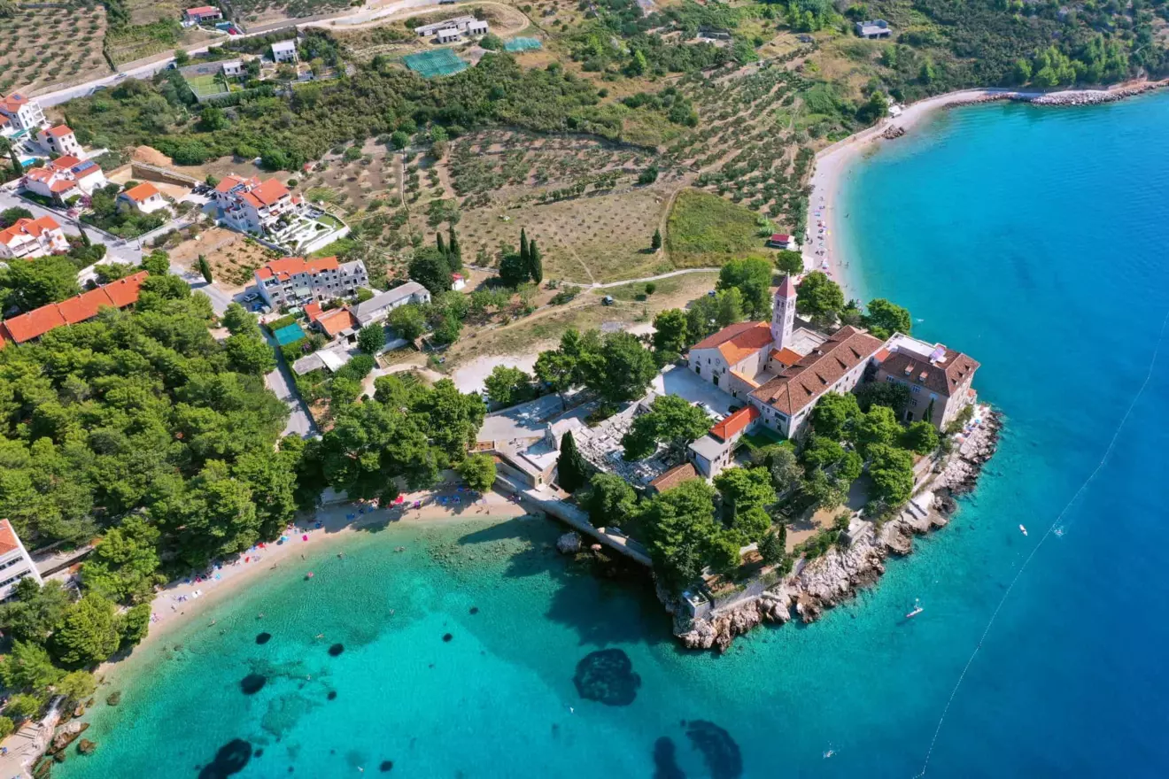 island brac bol town