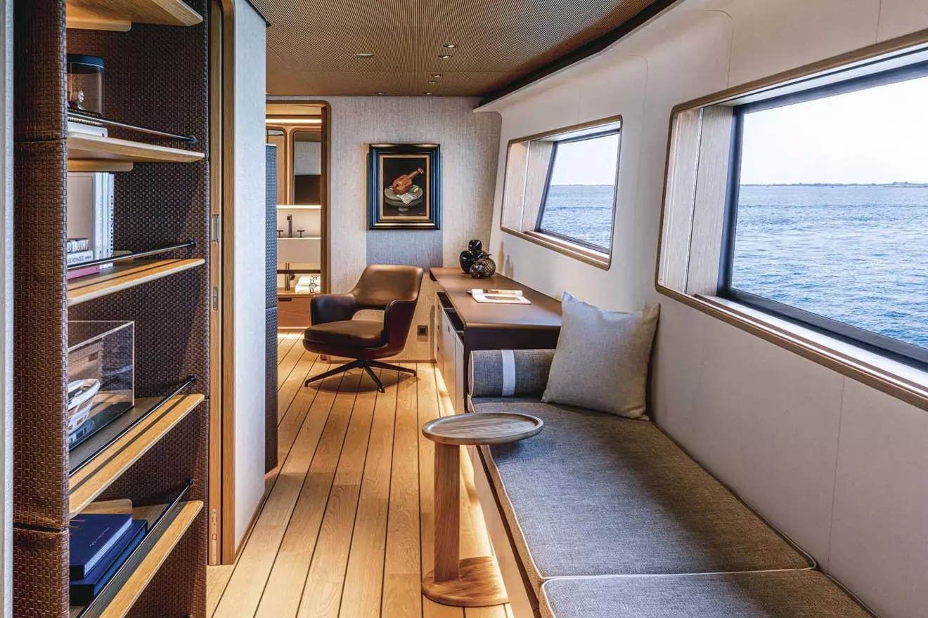 custom-line-navetta-38-05.jpg