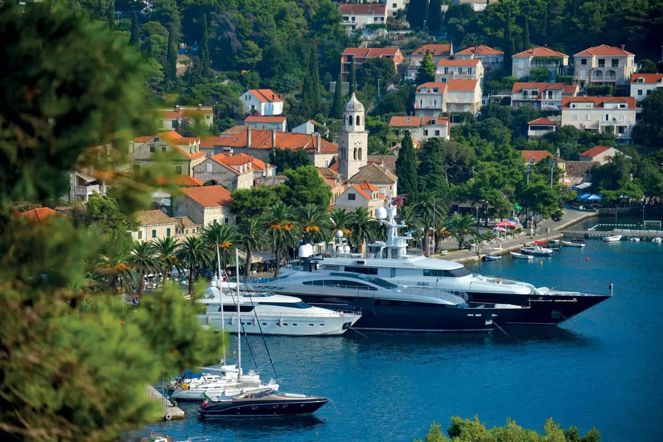 yachts-in-cavtat-00.jpg