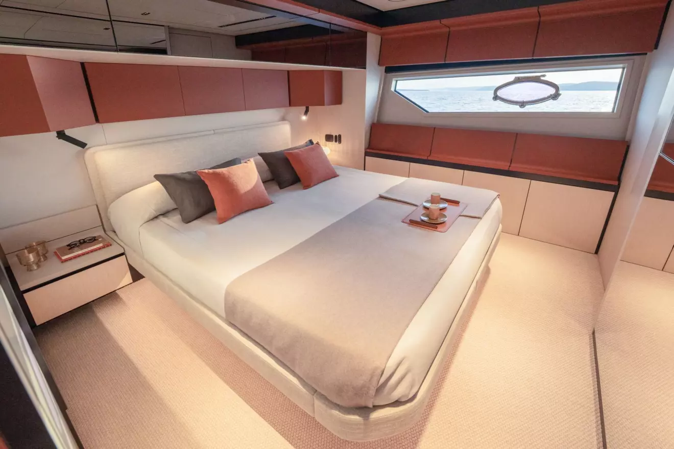 Itama 70 - cabin.jpg