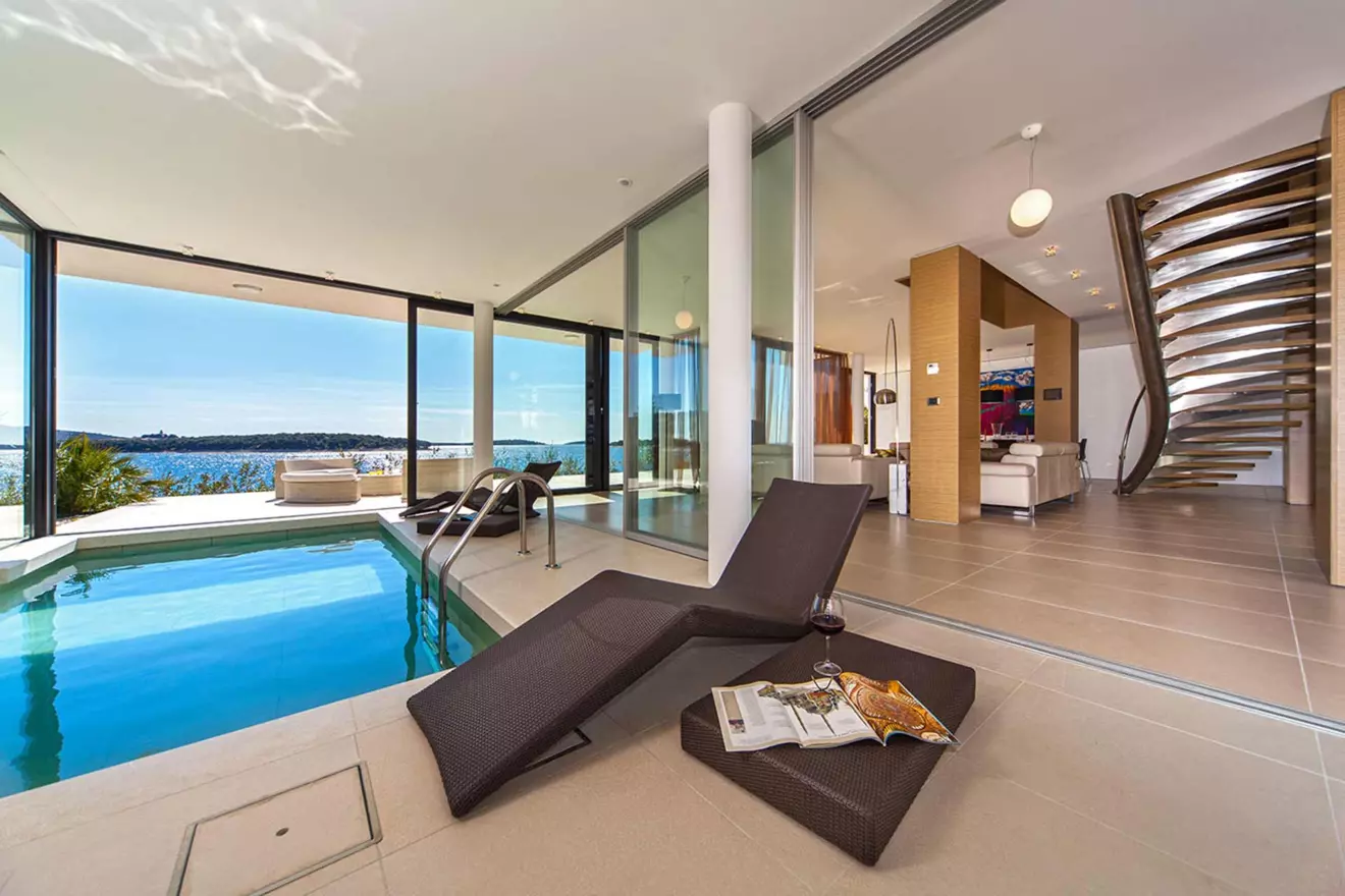 Pool villa