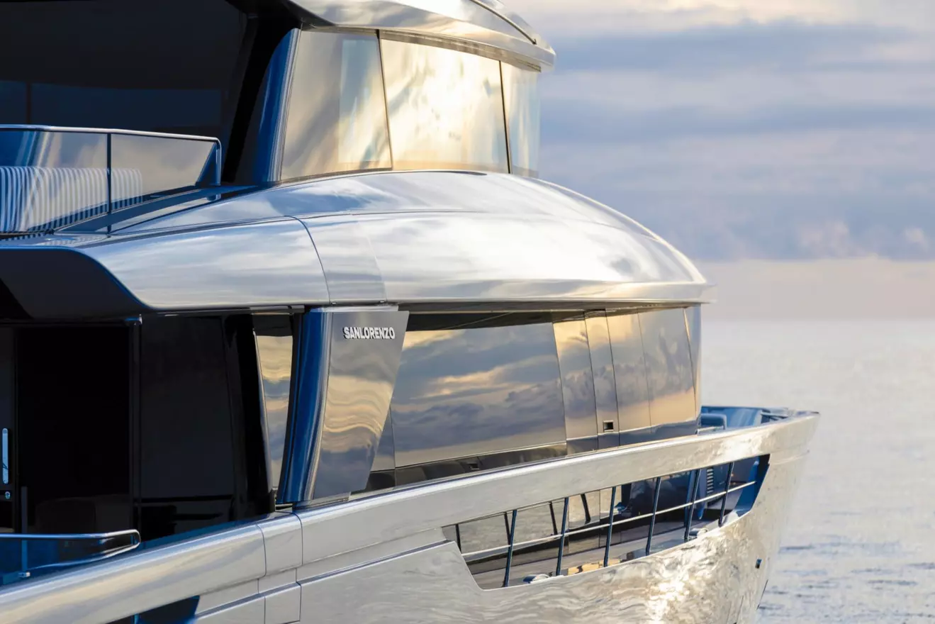 Sanlorenzo SX120 - exterior detail.jpg