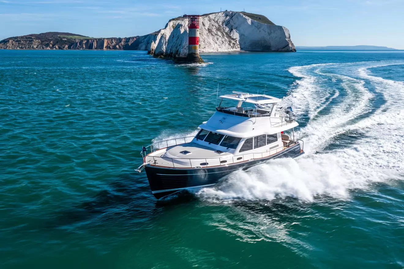 Grand Banks 54 - side view cruising.jpg