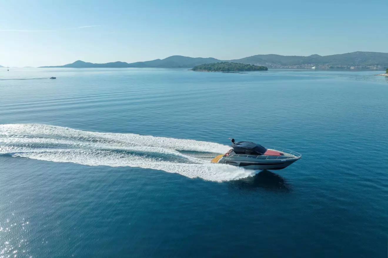 Mirakul 40 cruising