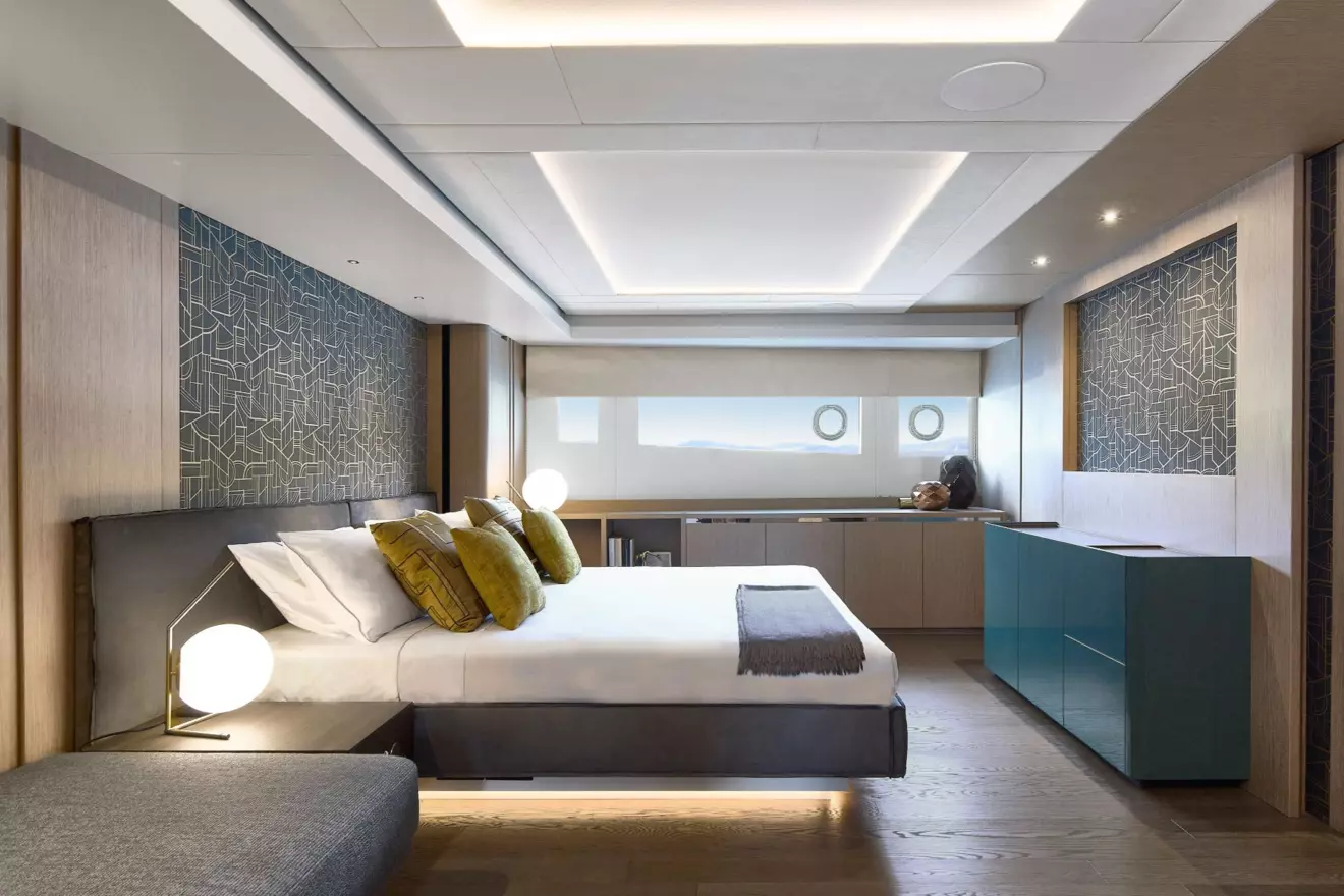 Prestige M8 Evo - cabin.jpg