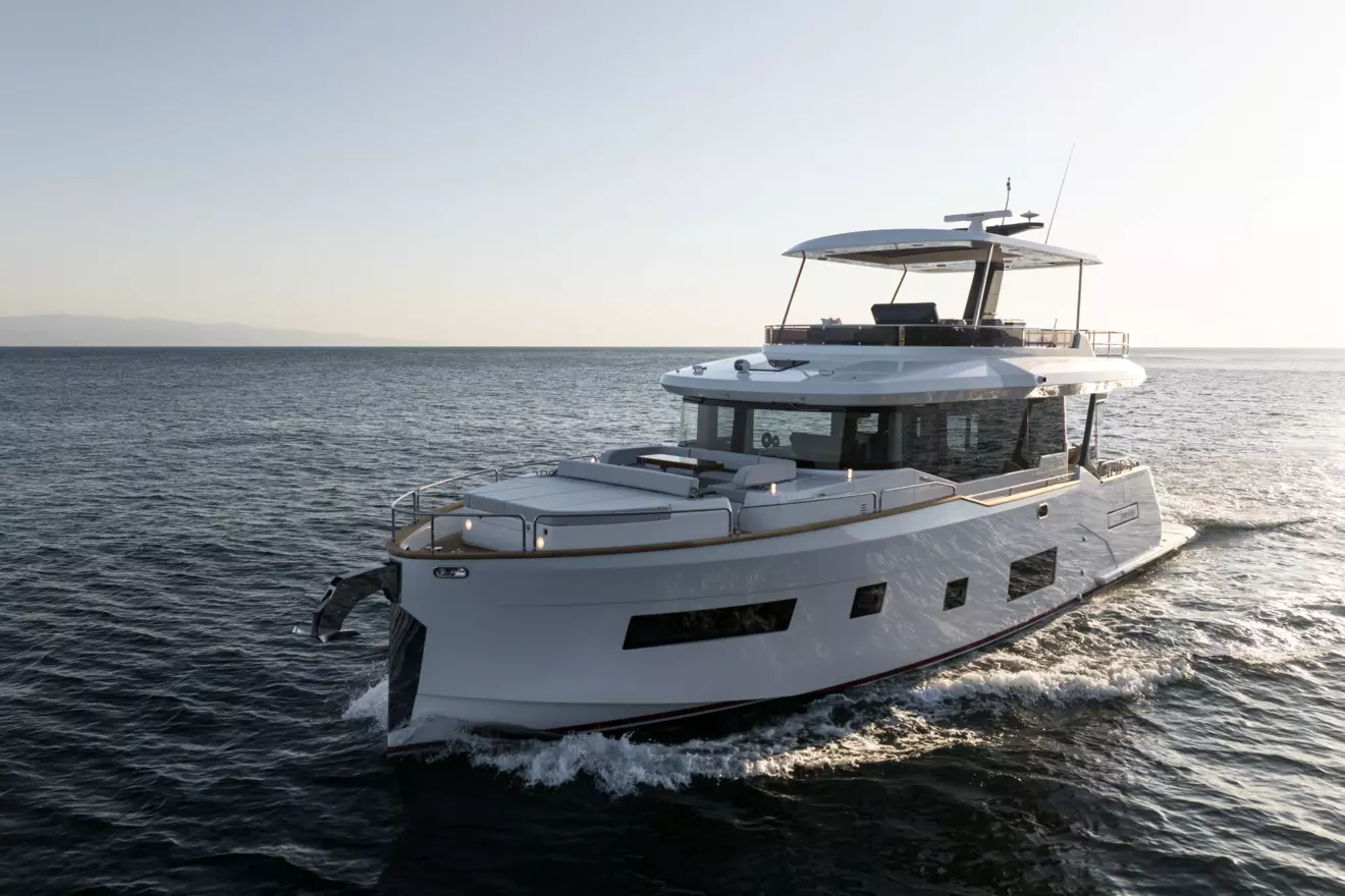 Sirena 60 front view cruising