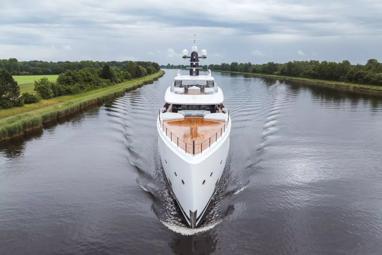Lurssen-haven-front-view.jpg
