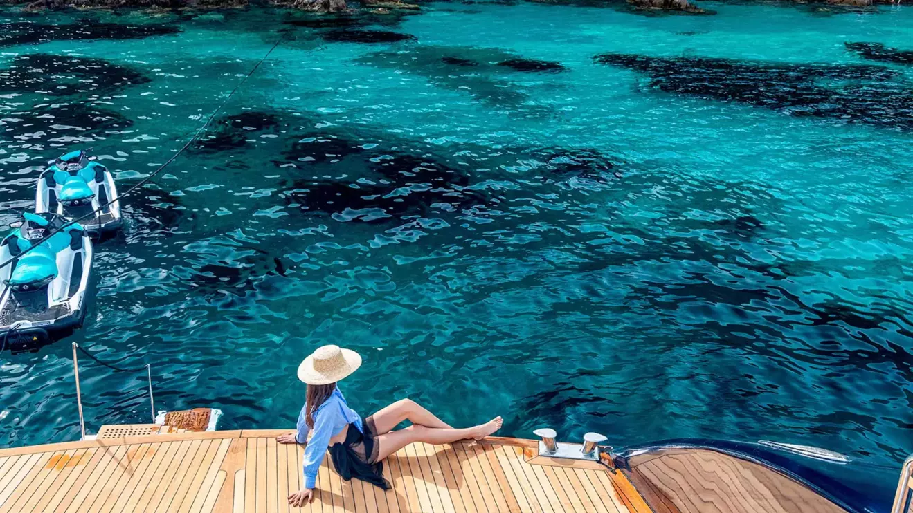 luxury yacht-lifestyle.jpg