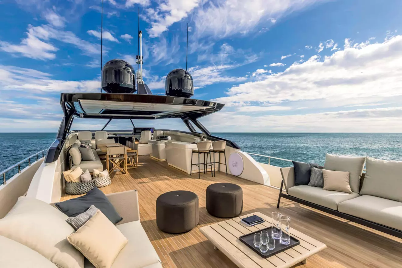 Ferretti 1000 flybridge