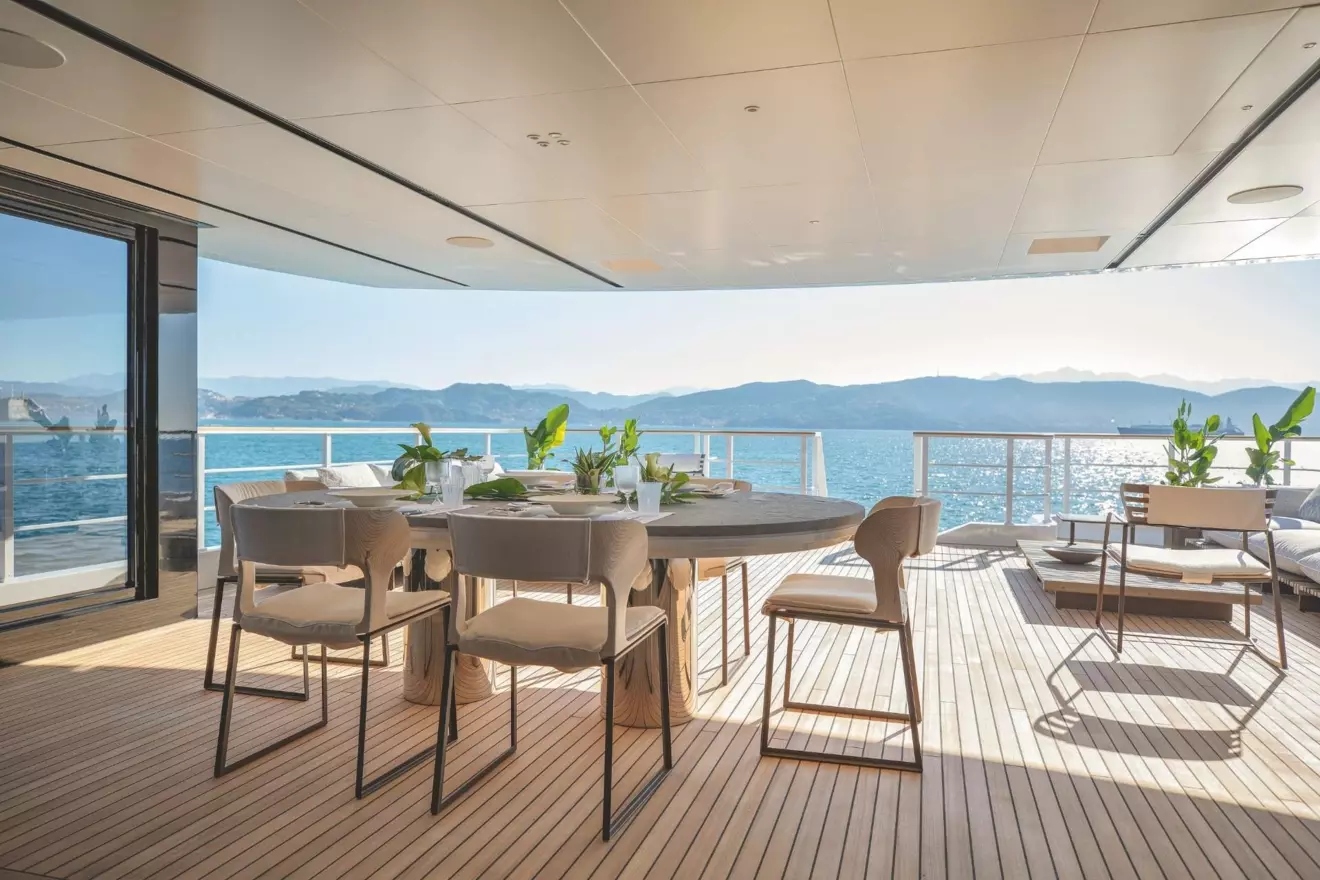 benetti-b.yond-37m-exterior-00.jpg