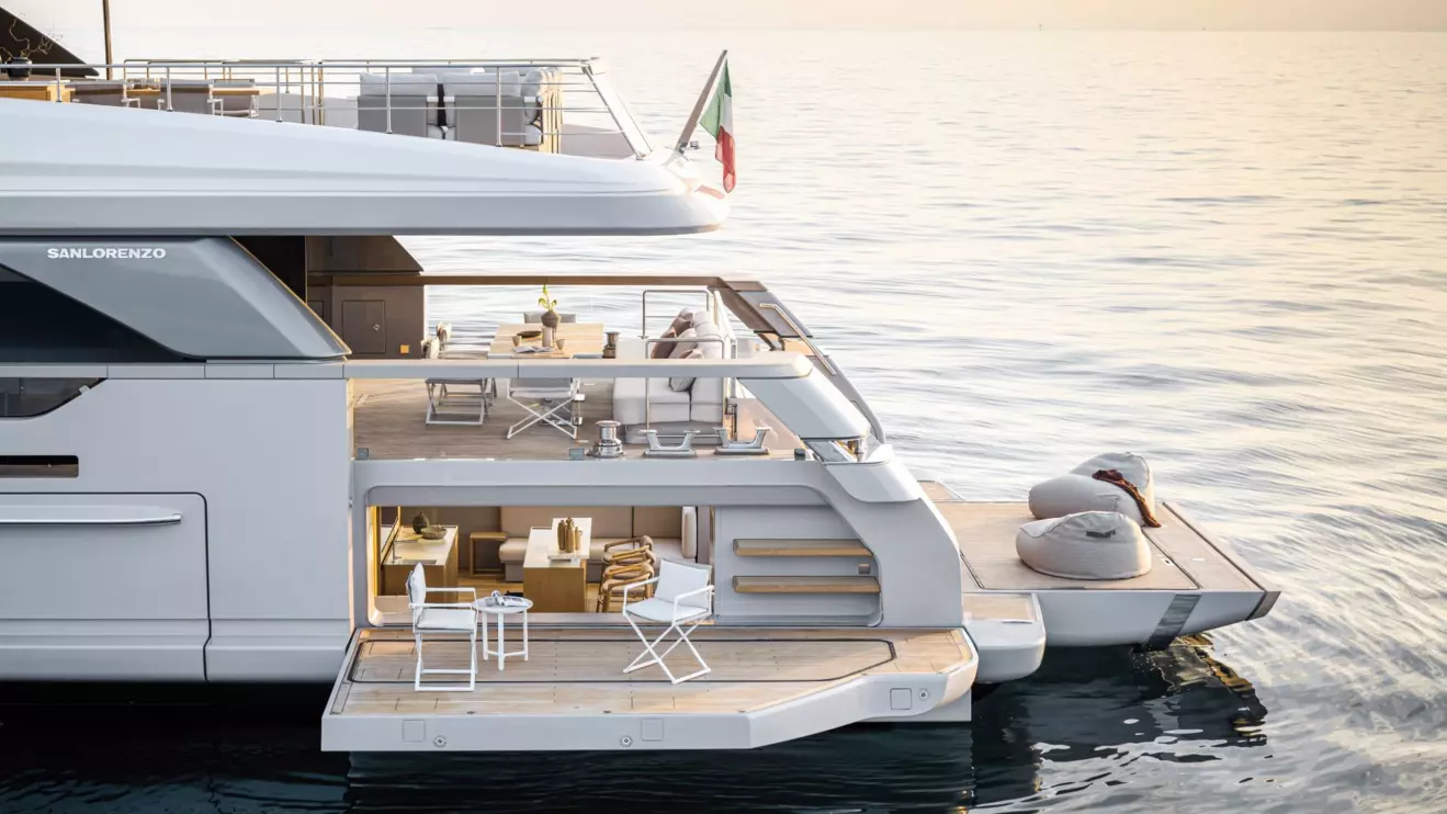 Sanlorenzo SD132-aft deck.jpg