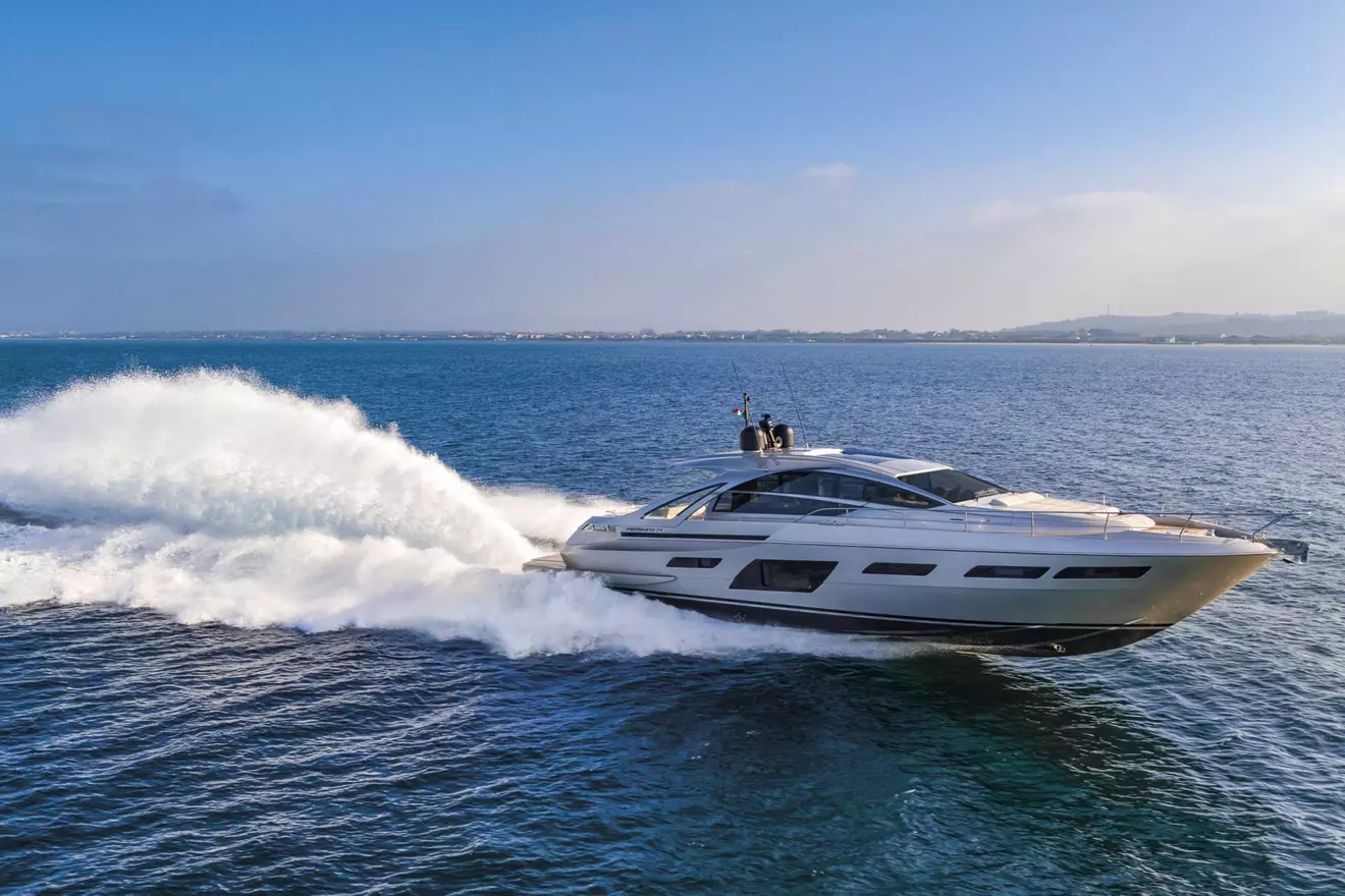 mennyacht-pershing-7x.jpg