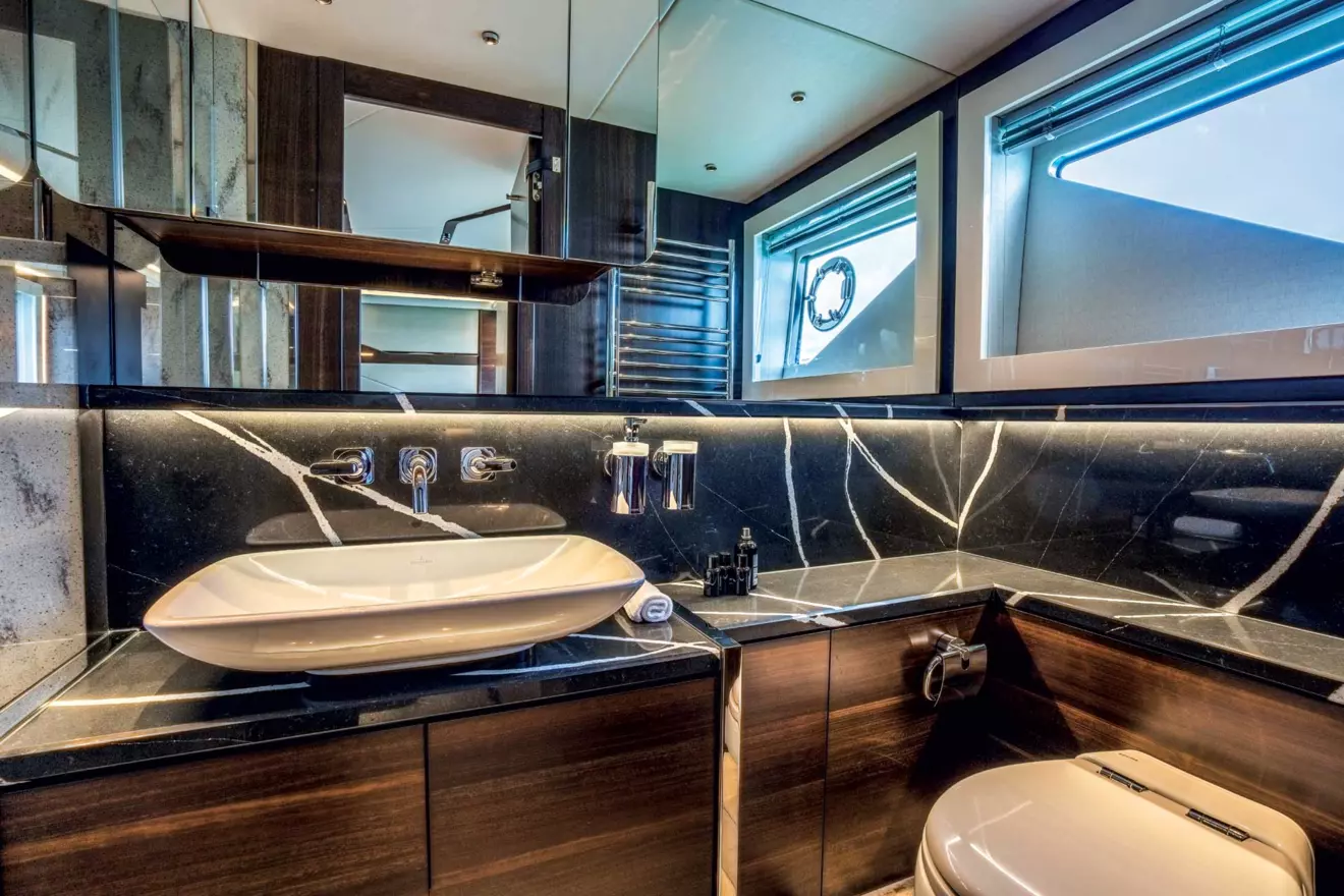 master cabin toilette